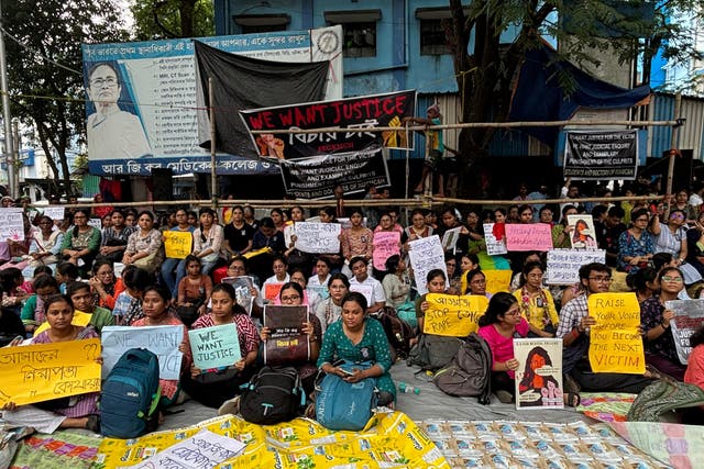 <p>Doctors and students at RG Kar hospital in Kolkata protest against the rape and killing of a doctor</p>