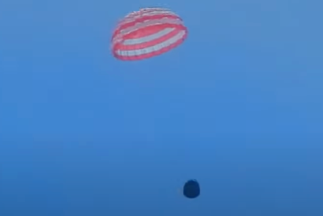 <p>Chang’e 6 return capsule landing in inner Mangolia</p>